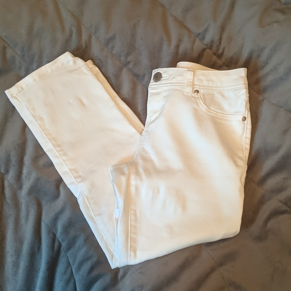 No Boundaries White Capris Size 9 EUC